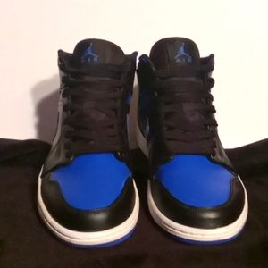 Air Jordan 1 Mid 'hyper royal'